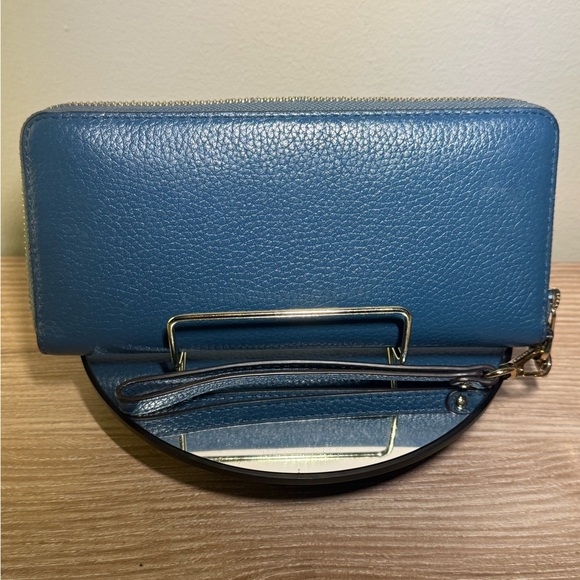 Michael Kors Jet Set Travel Large Continental Wristlet - Picture 4 of 10